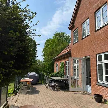 Karolinelund *